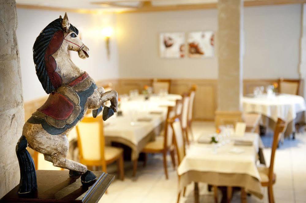 فندق Logis Le Cheval Rouge سانت-مينهول المظهر الخارجي الصورة